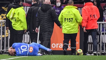 Lyon vs Marseille game suspended when Dimitri Payet hit by a bottle from the stands