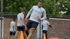 Boca entrenó pensando en la Superliga: Ábila dio el susto