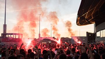 Aficionados del Atlético en la previa del derbi