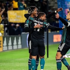 Javier ‘Chicharito’ Hernández y Julián Araujo colaboran en triunfo del LA Galaxy