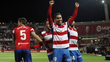 Montoro celebra un gol con el Granada.