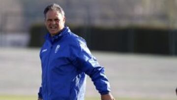 Joaquín Caparrós en el entrenamiento del Granada