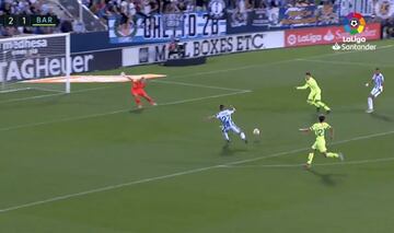 Piqué's failed clearance leaves Óscar Rodríguez in acres of space to score Leganés' second.