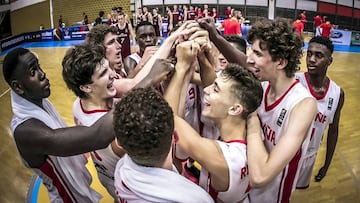 La Selecci&oacute;n Sub-16 celebra su pase a octavos del Europeo.