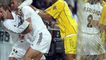 <b>ROJA DIRECTA.</B> Zidane fue expulsado por un enfrentamiento con el central del Villarreal Quique Álvarez.