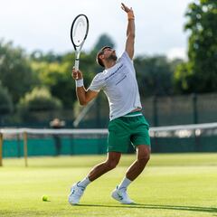 Djokovic ya está en Wimbledon... tras entrenar en pista dura