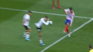 El VAR señaló como penalti una mano de Cheryshev