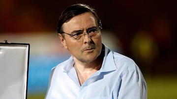 “Hubo un candidato presidencial que no estuvo en Chile, ¿por qué un dueño de un club debe estar acá?"