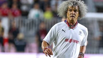 Pibe Valderrama en el partido de las Leyendas de Conmebol.