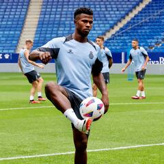 Keita Baldé entra en una lista sin bajas