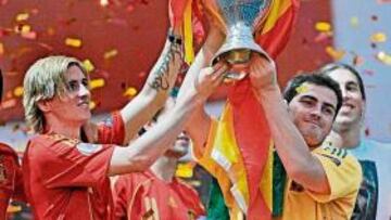 <b>SI HAY EMPATE, OTRA VOTACIÓN</b> Si se produjera un empate a puntos entre dos o más de los 30 candidatos que se publicarán el 21 de octubre habría que solicitar una nueva elección, entre esos futbolistas empatados, a los 96 periodistas del jurado.