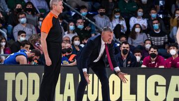 Sarunas Jasikevicius, Head coach of FC Barcelona gestures during the Turkish Airlines EuroLeague match between FC Barcelona and FC Bayern Munich at Palau Blaugrana on February 01, 2022 in Barcelona, Spain.
 AFP7 
 01/02/2022 ONLY FOR USE IN SPAIN