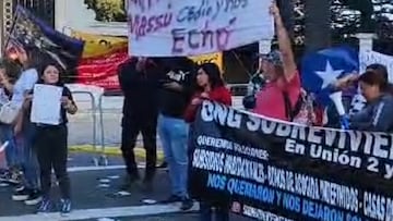 Manifestantes sorprenden en la previa de la Gala del Festival de Viña: “¿Qué pasó con las donaciones?”