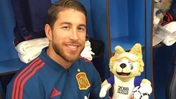 Mensaje de Ramos en las redes con la mascota del Mundial...