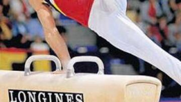 <b>VETERANO. </b>Víctor Cano echó el resto en el potro con arcos para ayudar a la clasificación de España.