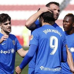 El Almería se crece a costa de un débil Sevilla Atlético