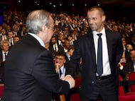MONACO, MONACO - AUGUST 30: UEFA President Aleksander Ceferin (R) greets Real Madrid President Florentino Perez prior to the Champions League Group Stage draw part of the UEFA ECF Season Kick Off 2018/19 on August 30, 2018 in Monaco, Monaco. (Photo by Harold Cunningham - UEFA/UEFA via Getty Images)