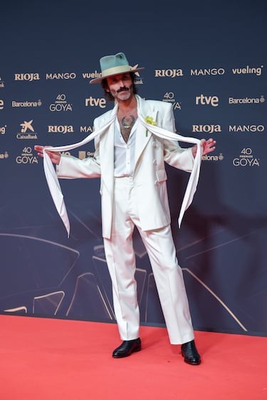 El cantante Leiva posa en la alfombra roja de la 40º edición de los Premios Goya.