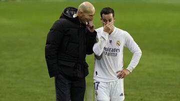 Lucas V&aacute;zquez, con Zidane. 