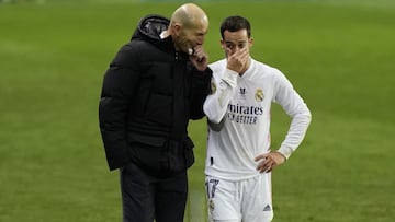 Lucas V&aacute;zquez, con Zidane. 