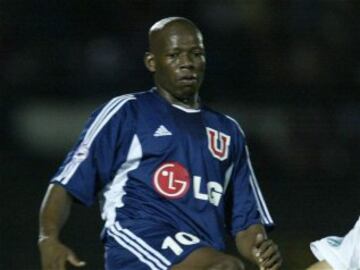 Faustino Asprilla firmó en la U en 2003, justo un año antes de su retiro. Jugó 13 duelos y marcó 11 goles.