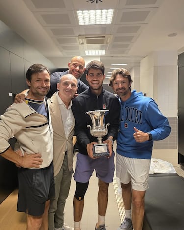 El equipo del tenista español celebrando el Masters 1.000 de Roma tras vencer en la final al tenista italiano, Jannik Sinner.