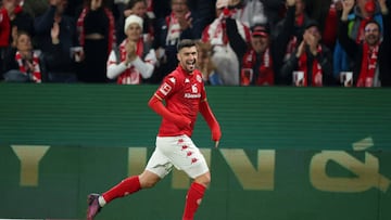 MAINZ, GERMANY - OCTOBER 21: Aaron Caricol of 1. FSV Mainz 05 celebrates after scoring their team's fourth goal during the Bundesliga match between 1. FSV Mainz 05 and 1. FC Köln at MEWA Arena on October 21, 2022 in Mainz, Germany. (Photo by Alex Grimm/Getty Images)