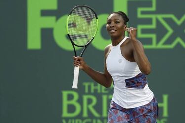 Wozniacki exits but Venus, Konta cruise through in Miami