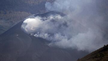 GRAFCAN6241. TAZACORTE (LA PALMA), 07/11/2021.- La erupci&oacute;n de La Palma ha cumplido este domingo 50 d&iacute;as desde su comienzo y, a pesar de que en las &uacute;ltimas jornadas parec&iacute;a que iba a menos, los cient&iacute;ficos se han encarga