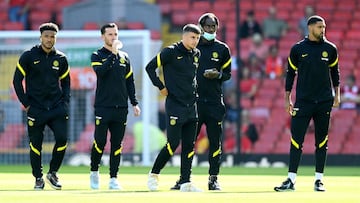 LIVERPOOL, ENGLAND - AUGUST 28: Reece James, Ben Chilwell, Mason Mount, Trevoh Chalobah, and Ruben Loftus-Cheek of Chelsea look on during a pitch inspection prior to the Premier League match between Liverpool  and  Chelsea at Anfield on August 28, 2021 in