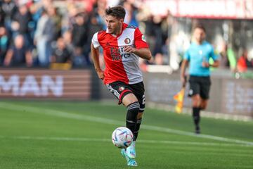 Santiago Giménez en un partido con el Feyenoord.