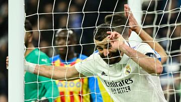 Real Madrid's French forward Karim Benzema reacts to missing a chance to score during the Spanish league football match between Real Madrid CF and Valencia CF at the Santiago Bernabeu stadium in Madrid on February 2, 2023. (Photo by JAVIER SORIANO / AFP)