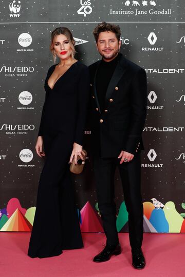 El cantante Manuel Carrasco y su esposa, la periodista Almudena Naval¨®n.