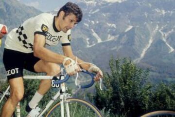 03. Bernard Thevenet con el equipo Peugeot.