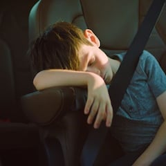 ¿Cómo funciona la Alerta de Ocupante Trasero de los automóviles?