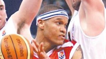 <b>GRANDES NÚMEROS. </b>Rubén Garcés promedia 15,3 puntos y 8 rebotes por partido con Estudiantes.