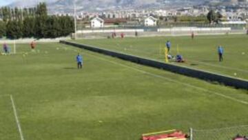 <b>DETALLES. </b>Antonio Sánchez ha invertido tiempo y dinero en mejorar las instalaciones, por ejemplo los vestuarios.