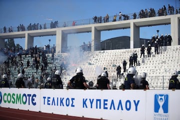 Batalla campal antes de la final de la Copa de Grecia