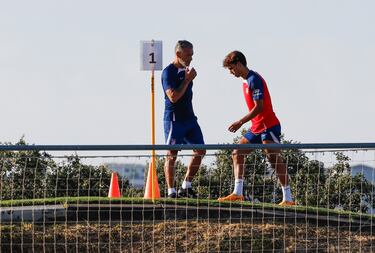 Joao Félix durante la sesión de entrenamiento de hoy del Atlético de Madrid en Los Ángeles de San Rafael.