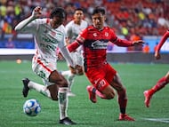 Kevin Ante (L) of Necaxa fights of the ball with Domingo Blanco (R) of Tijuana during the 7th round match between Tijuana and Necaxa as part of the Liga BBVA MX, Torneo Apertura 2025 at Caliente Stadium, on August 31, 2025 in Tijuana, Baja California, Mexico.
