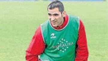 <b>INQUIETO. </b>Josetxo se recupera más despacio de lo que esperaba.