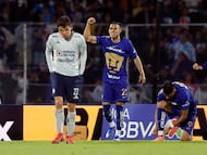 MEX7173. CIUDAD DE MÉXICO (MÉXICO), 14/03/2026.- Carlos Antuna (c) de Pumas celebra un gol este sábado, durante un partido del torneo Clausura 2026 de la Liga MX entre Pumas y Cruz Azul en el estadio Olímpico Universitario en Ciudad de México (México). EFE/Sáshenka Gutiérrez