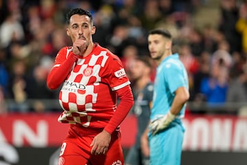 El delantero macedonio fue el encargado de poner el gran partido de Bryan Gil.  De hecho, el jugador español podría tener un hueco en este once de la jornada. Bien colocado estaba en el sitio exacto para hacer su doblete.
