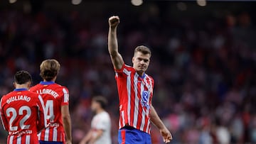 Atletico Madrid's Norwegian forward #09 Alexander Sorloth celebrates scoring his team's first goal during the Spanish league football match between Club Atletico de Madrid and Rayo Vallecano de Madrid at the Metropolitano Stadium in Madrid, on April 24, 2025. (Photo by OSCAR DEL POZO / AFP)