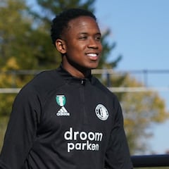 Nueva competencia para Sinisterra en Feyenoord