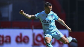 Mario Osuna cerca de las Águilas del América