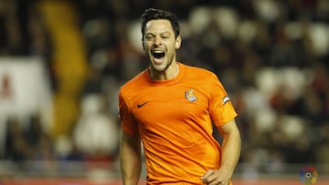 De la Bella celebra su golazo en Mestalla