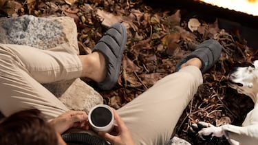 Adis al estrs y los pies cansados: estas zapatillas con plumas de estar por casa optimizarn tu descanso
