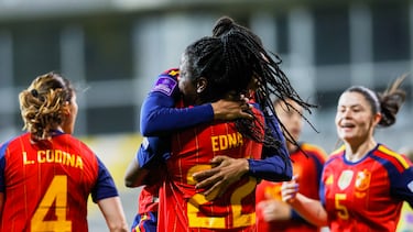 ANTALYA (TURQUÍA), 07/03/2026.- La delantera de España Edna Imade (c) celebra su gol durante el encuentro de clasificación para la Copa Mundial de Fútbol Femenino Brasil 2027 que los combinados de Ucrania y España están disputando en Antalya (Turquía). EFERFEF SÓLO USO EDITORIAL/SOLO USO PERMITIDO PARA ILUSTRAR LA NOTICIA QUE APARECE EN EL PIE DE FOTO (CRÉDITO OBLIGATORIO)