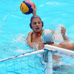 Hungría golpea a España, que deberá jugar los octavos (13-11)